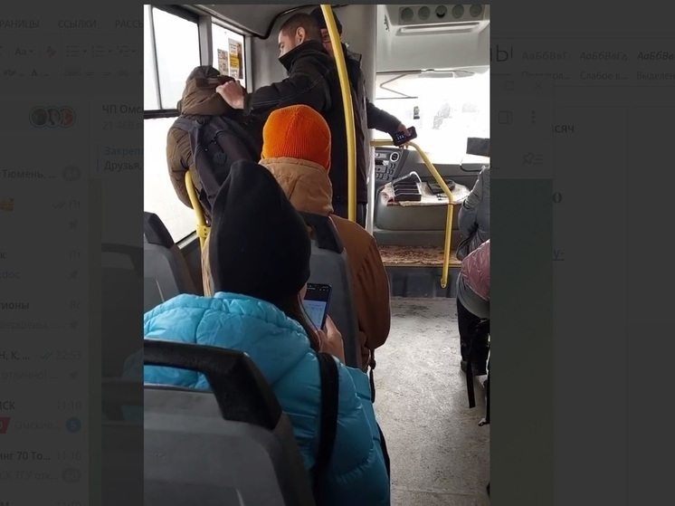 Омичи сняли на видео конфликт между водителем маршрутки и ребенком-безбилетником