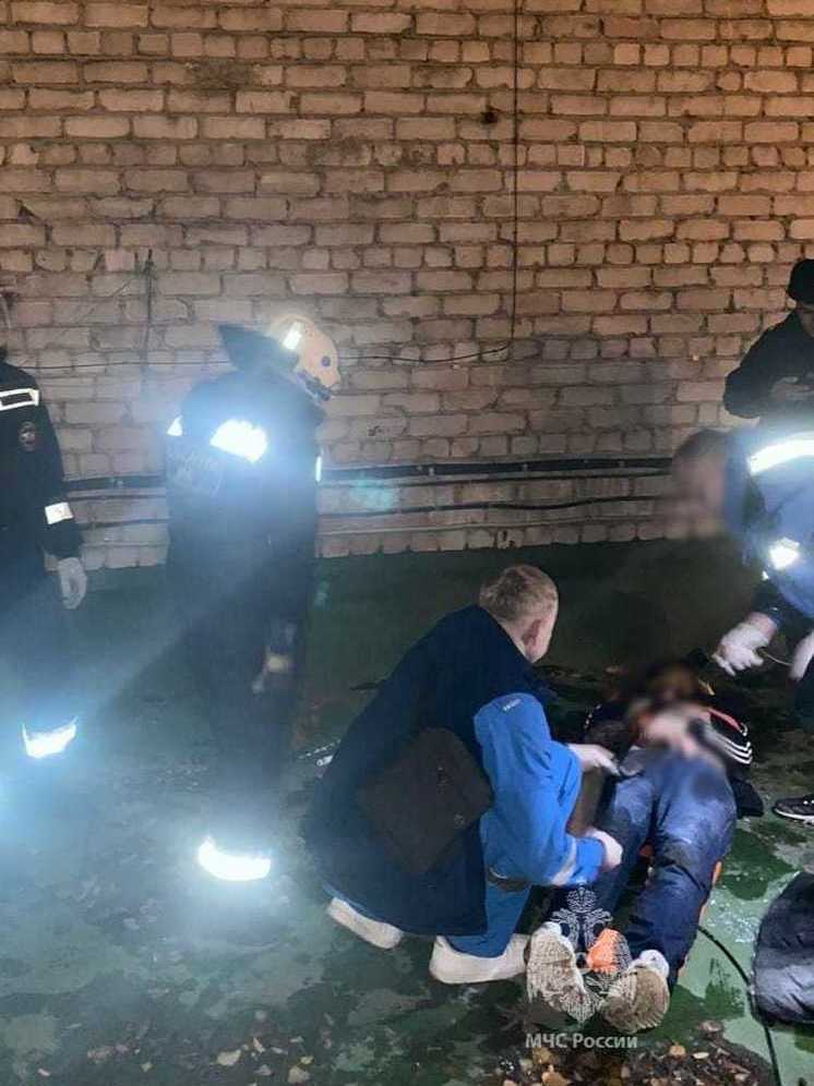 В Казани мужчина выпал из окна на крышу пристроя