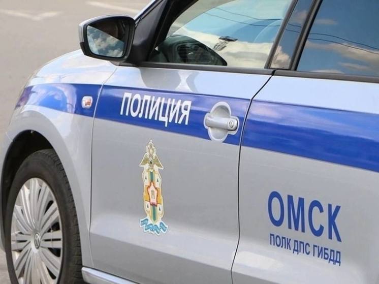 Под Омском легковушка сбила двух велосипедистов