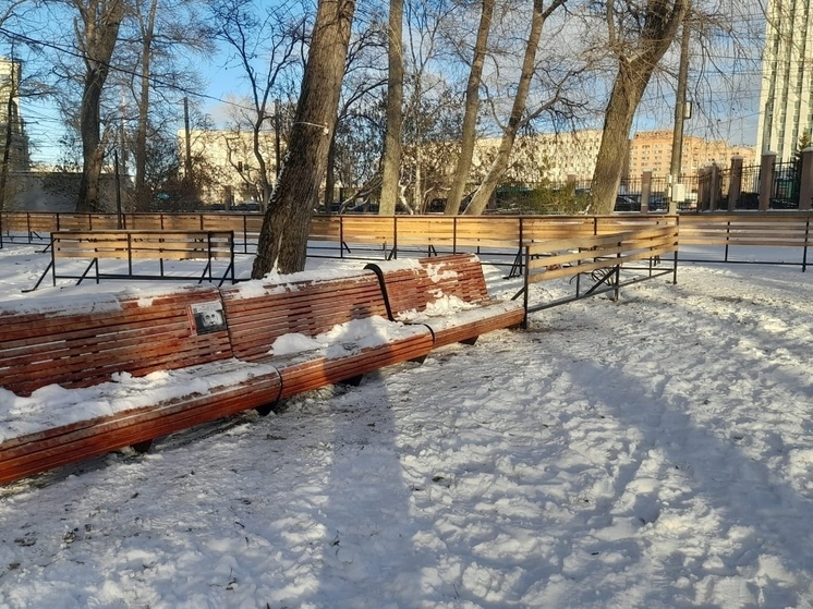 В Петровском парке Архангельска продолжают обустройство катка