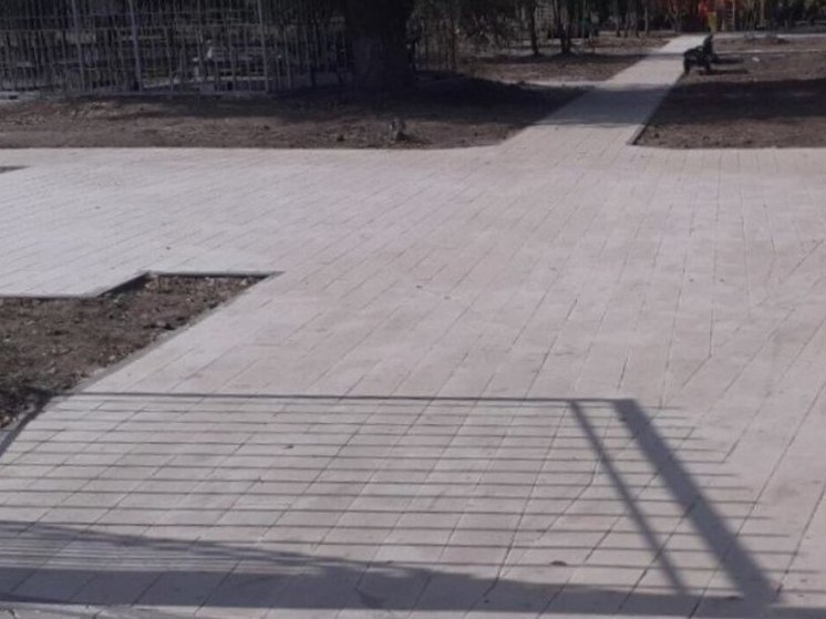 В Курске продолжается благоустройство сквера в Железнодорожном округе