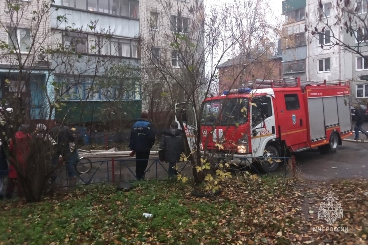 Курск эвакуация. Мариуполь пожар. Пожар в квартире. Пожарные Владивосток. Спасатели в Мариуполе