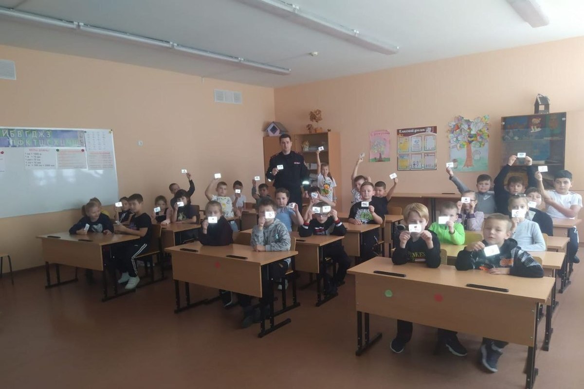 Сотрудники ГИБДД провели профилактическую беседу с учениками Ряжской школы №2