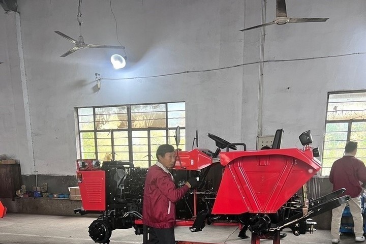 Китайские производители хотят открыть производство тракторов в Калининградской области