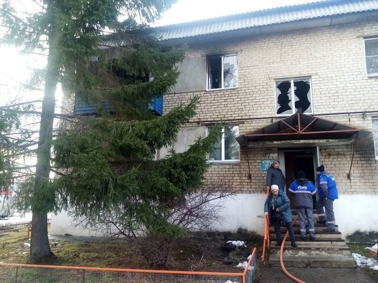 В Чебаркуле полицейский спас пенсионерку из горящей квартиры
