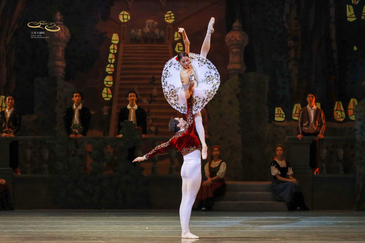 Гастроли китайского балета во Владивостоке. Гастроли Мариинки в КНДР 2024.
