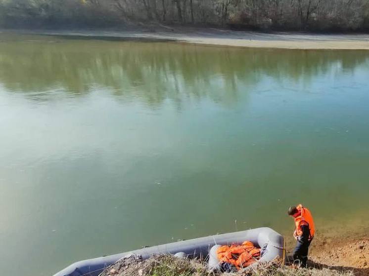 В Гулькевичском районе спасатели переправили через реку Кубань трёх грибников, заблудившихся в лесу
