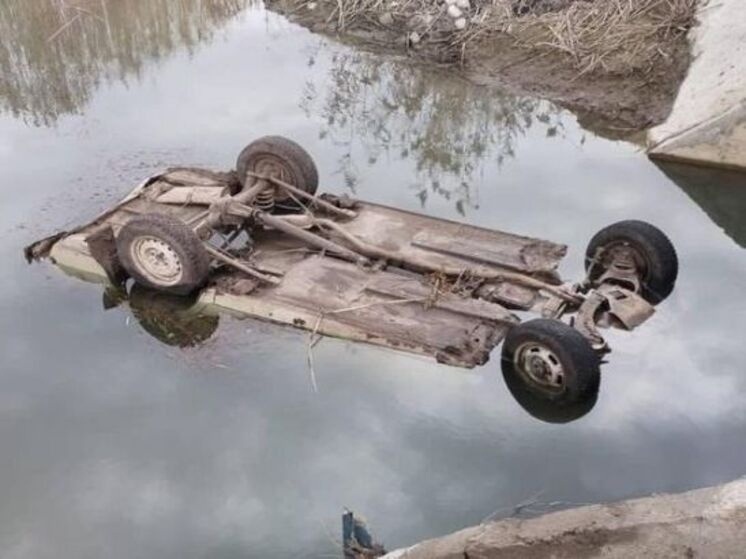 В Ростовской области водитель легковушки погиб в ДТП с перевертышем