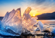 Известный путешественник Марк Еременко рассказал, что лед на озере Байкале лучше смотреть со стороны Республики Буряти