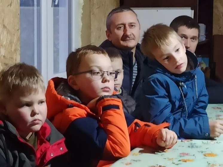 Чемпион мира по рукопашному бою посетил мужской клуб в костромском храме