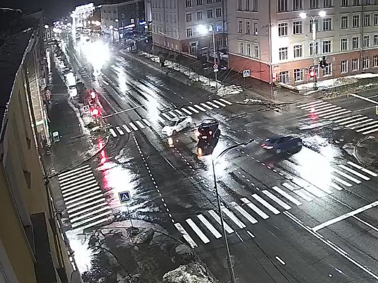 Один человек пострадал в жесткой аварии в центре Петрозаводска