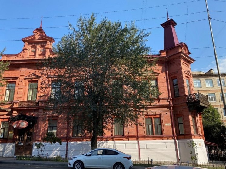 Около дома купца Шмидта правительство разрешило поставить мусорные урны