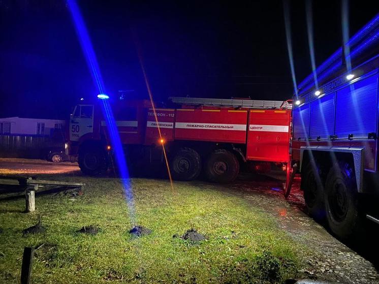 Ночью в Пензенской области ликвидировали крупный пожар в селе Николаевка