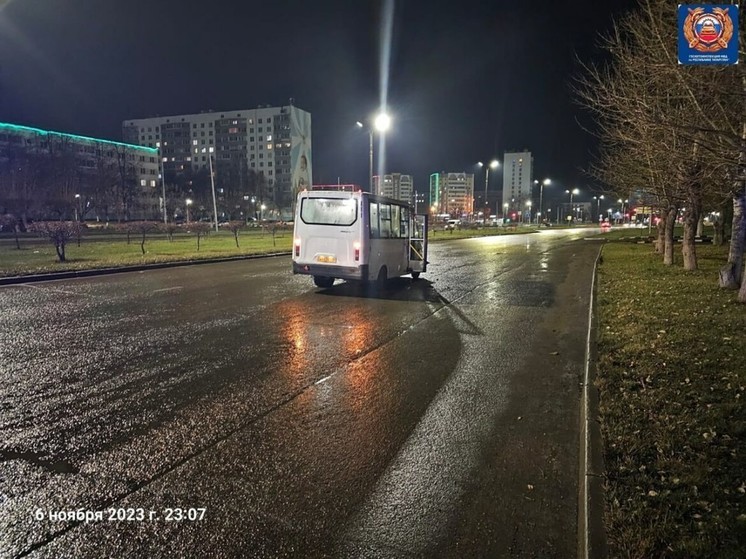 Маршрутка в Челнах сбила перебегавшего улицу парня