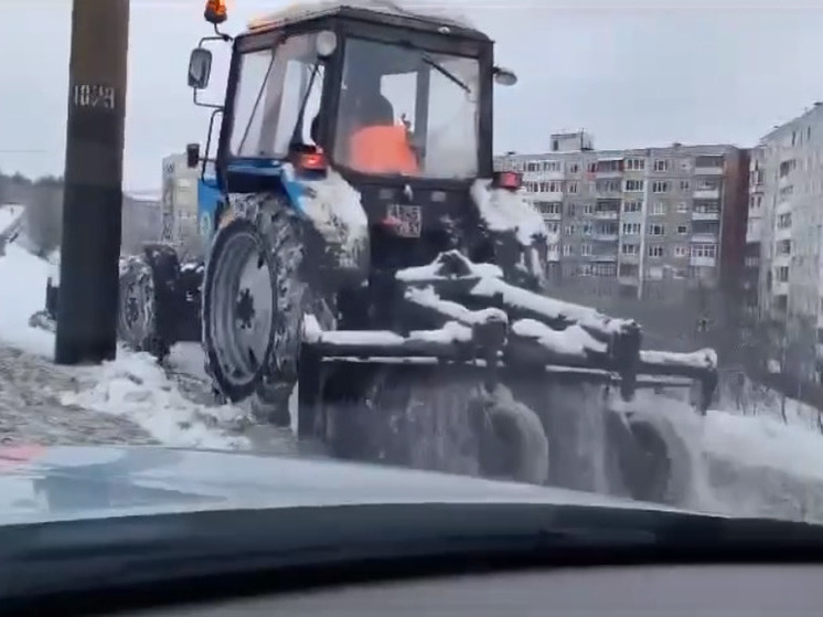 В Мурманске приводят в порядок дороги после снегопада