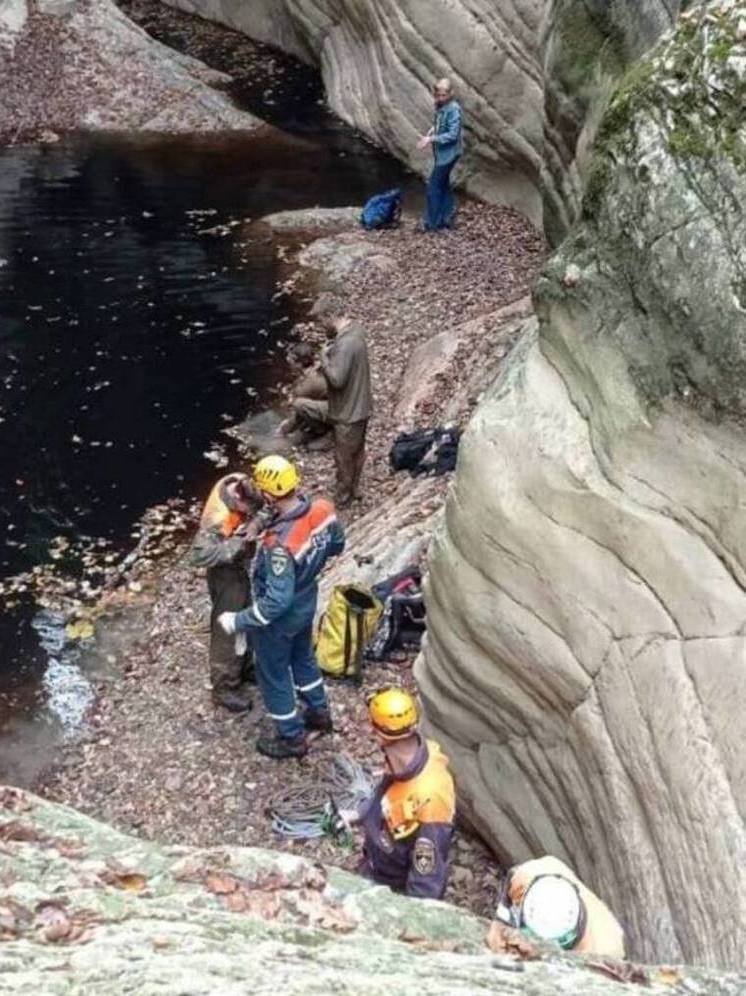 Сочинские сотрудники МЧС спасали спелеолога, застрявшего в пещере