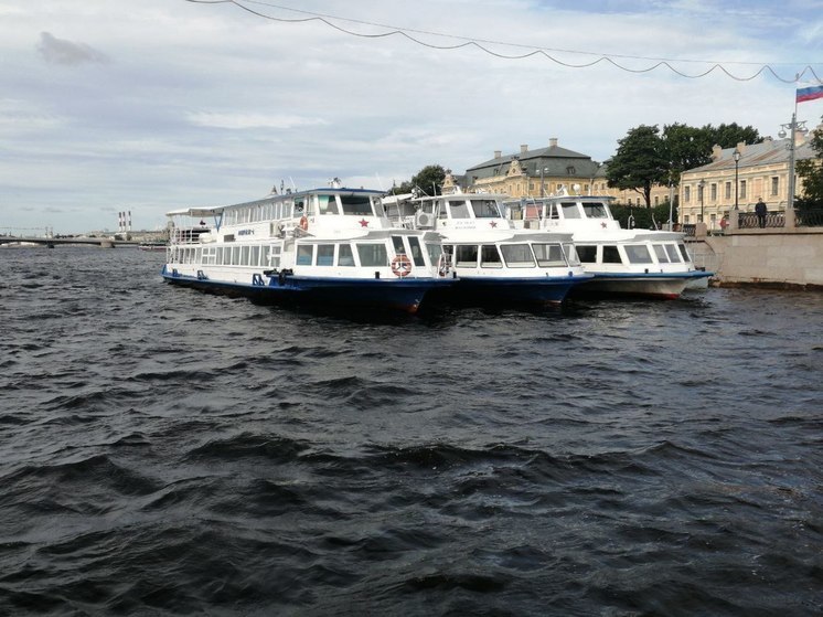 В Петербурге будут штрафовать за неоплату парковки водного транспорта с 13 ноября