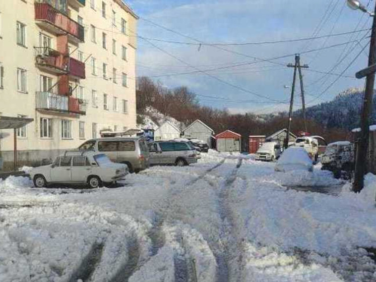 Власти Южно-Сахалинска отреагировали на некачественную расчистку снега во дворах