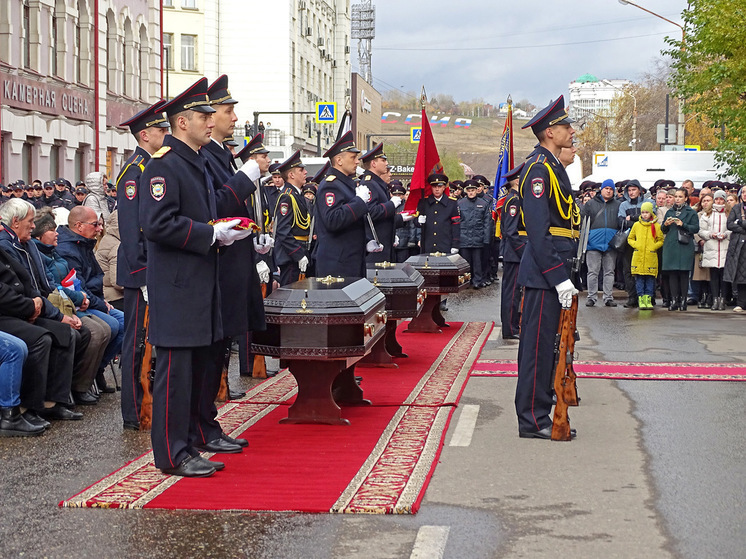 В Красноярске установили мемориал в честь погибших на СВО полицейских
