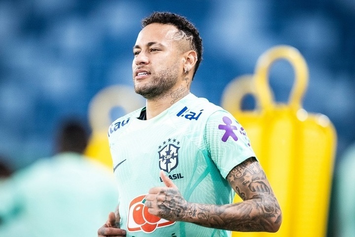 У Неймара пытались похитить девушку и дочь