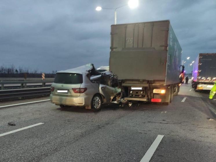 28-летняя водитель въехала в Воронеже в две попутные машины и попала в больницу