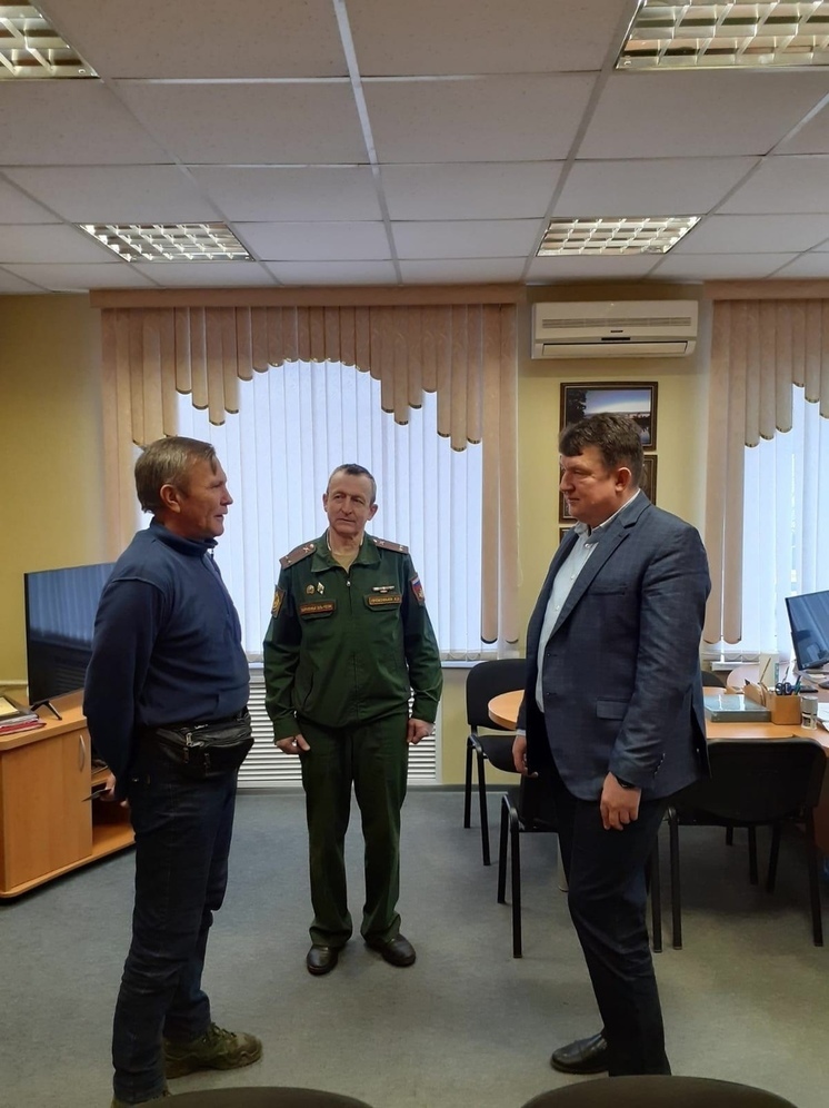 В Тверской области участнику СВО вручили удостоверение ветерана боевых действий
