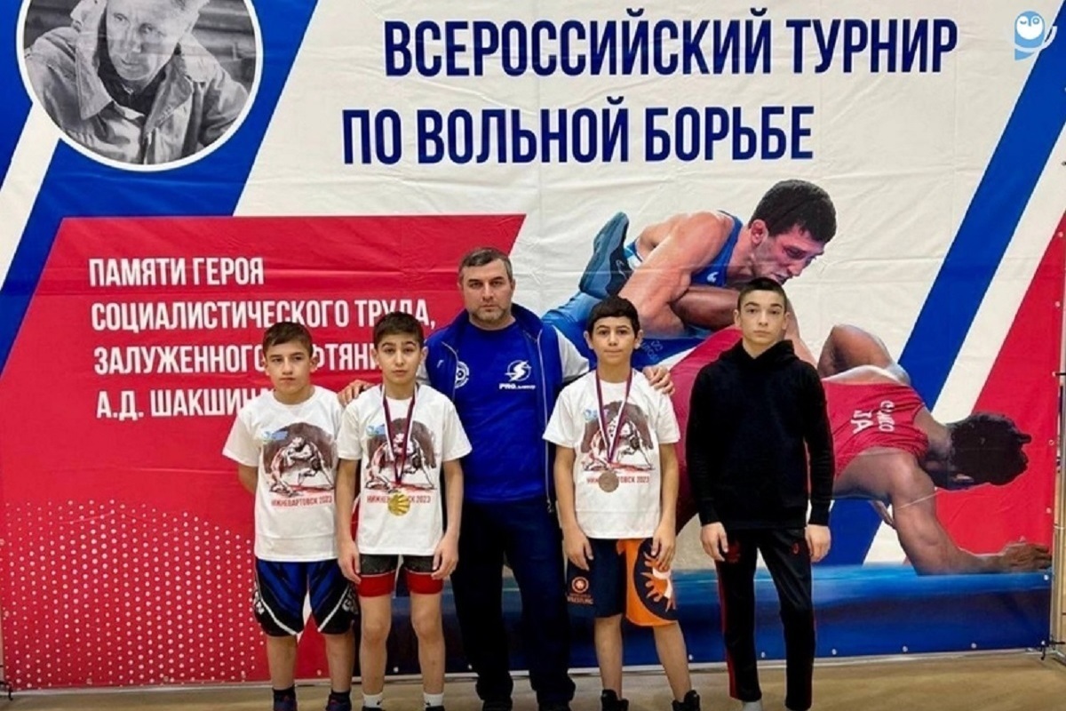 Юные борцы из Нового Уренгоя завоевали золото и 2 бронзы на Всероссийских соревнованиях