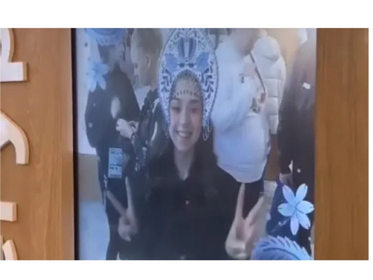 Камилла Валиева посетила костромской павильон в ВДНХ и примерила на себя роль Снегурочки