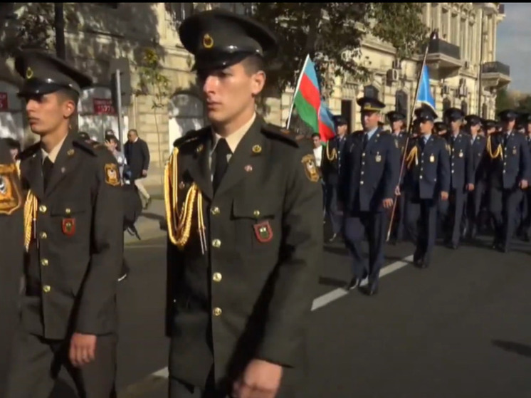 Азербайджанская армия провела парад в крупнейшем городе Карабаха