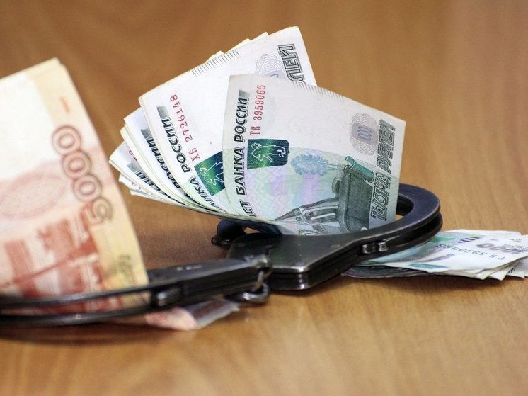 Администратор магазина под Воронежем обменяла в кассе настоящую купюру на фальшивую