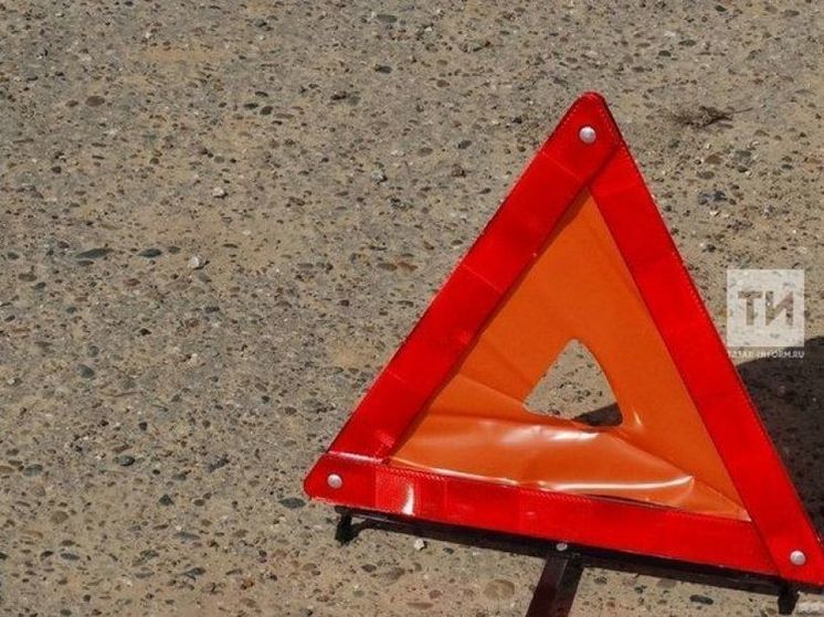 В лобовом столкновении иномарок в Татарстане серьезно пострадал человек