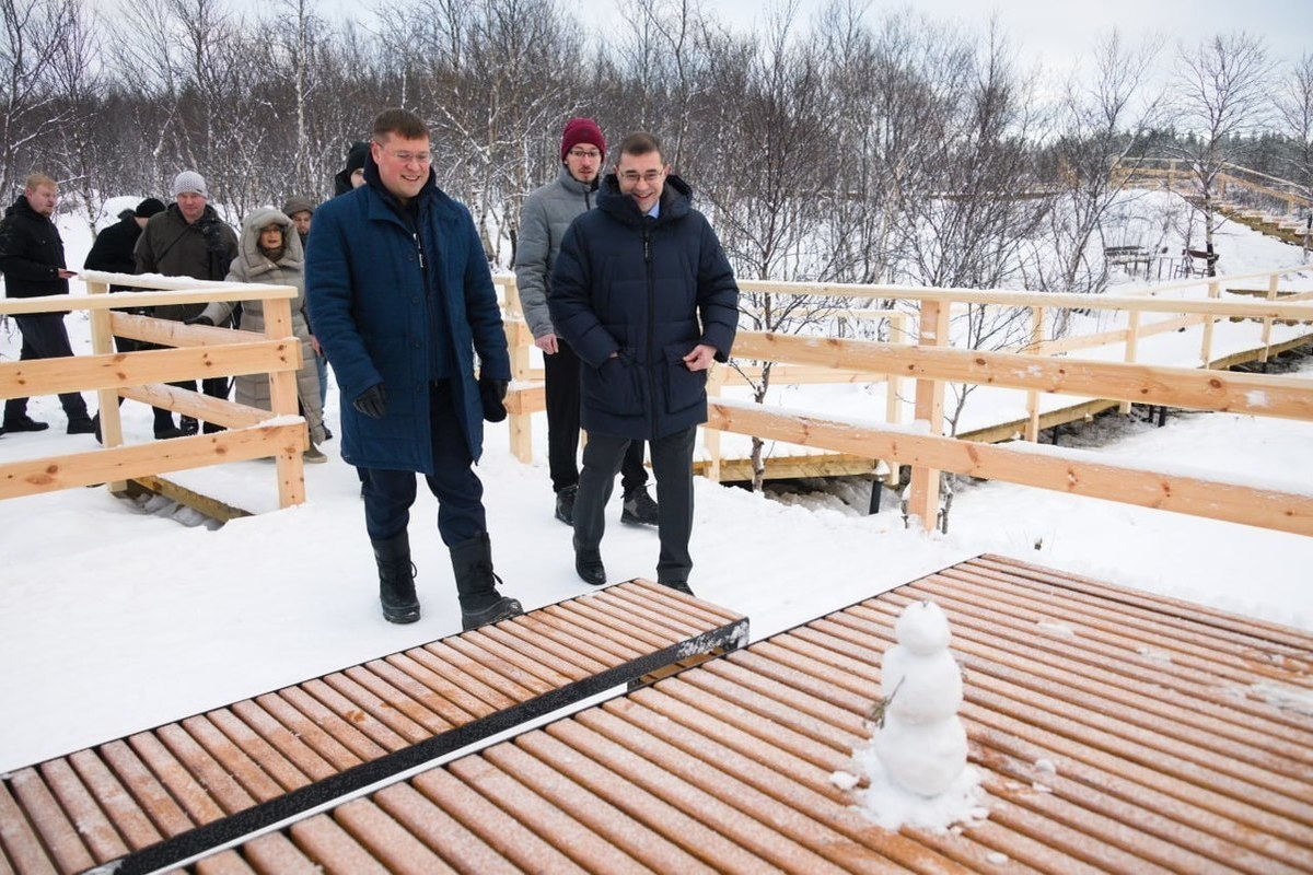 Глава Мурманска Игорь Морарь посетил экотропу «Беличий хвост»