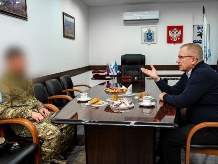 Глава Ямальского района поговорил о службе с награжденным за храбрость на СВО земляком