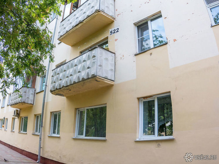 Мужчина устроил стрельбу с балкона в кузбасском городе