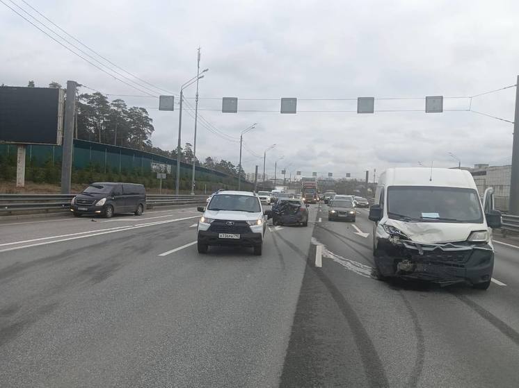 Два ДТП с разницей в 10 минут произошли на Новорижском шоссе
