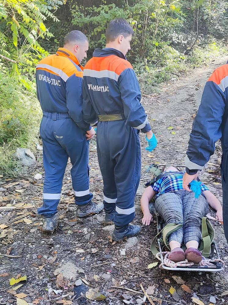 Сочинские спасатели помогли женщине, которую ужалила оса