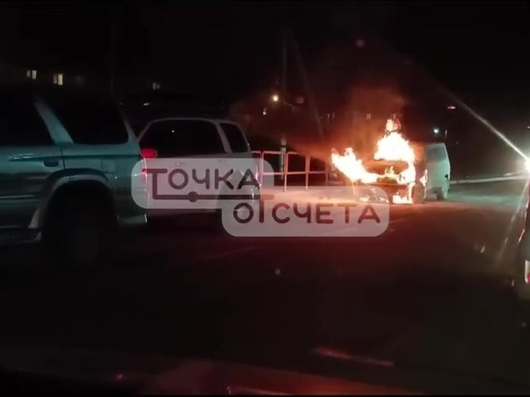 Автомобиль сгорел в районе АЗС в Южно-Сахалинске