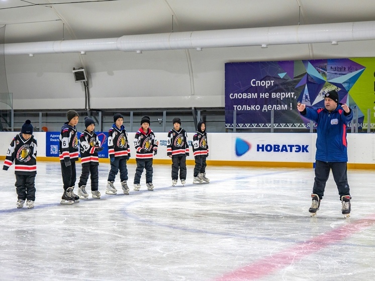 В школе Яр-Сале открыли первый на Ямале хоккейный класс