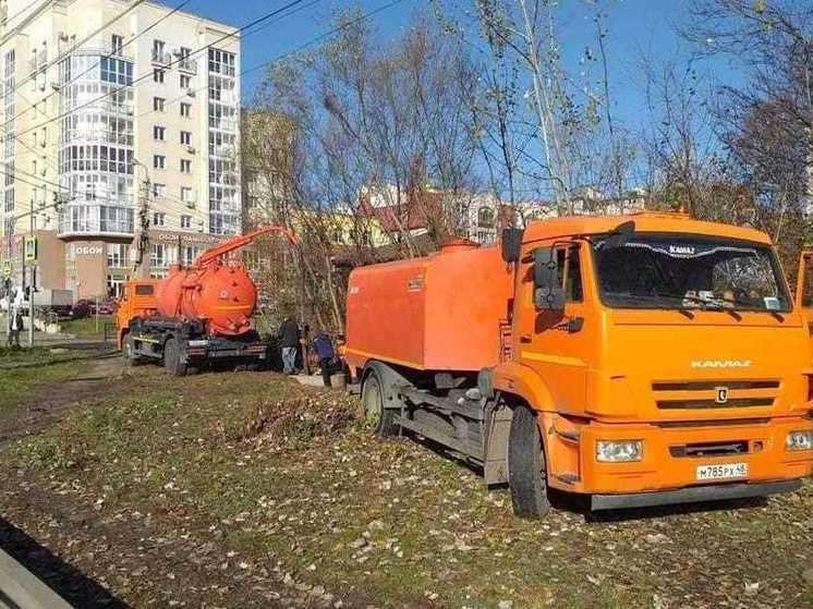 На улицах Липецка ведут прочистку ливневой канализации