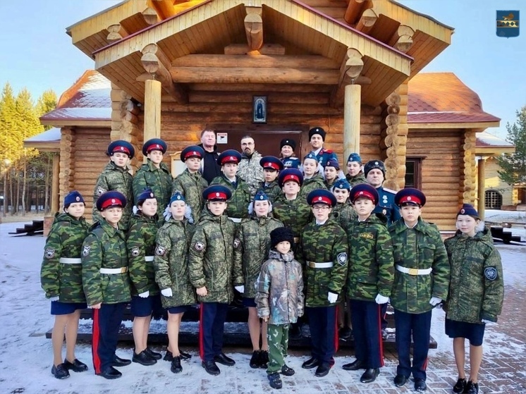 Школьников из Тарко-Сале признали образцовым классом на патриотических сборах в Ноябрьске