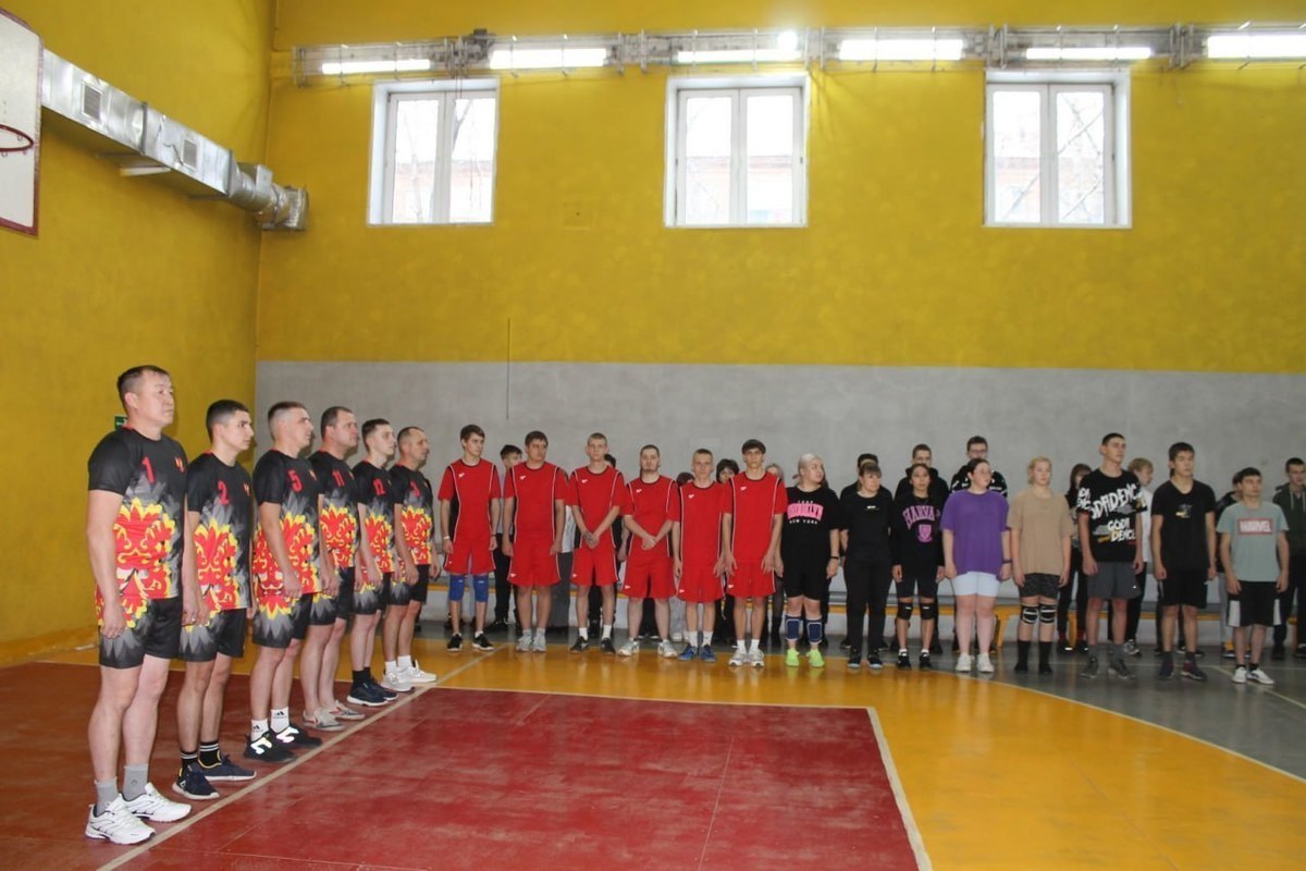 Полиция Черногорска организовала волейбольный матч со студентами