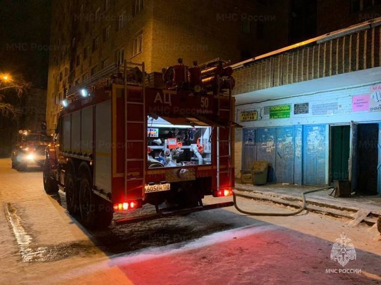 В Усть-Илимске на пожаре женщина заблудилась в дыму