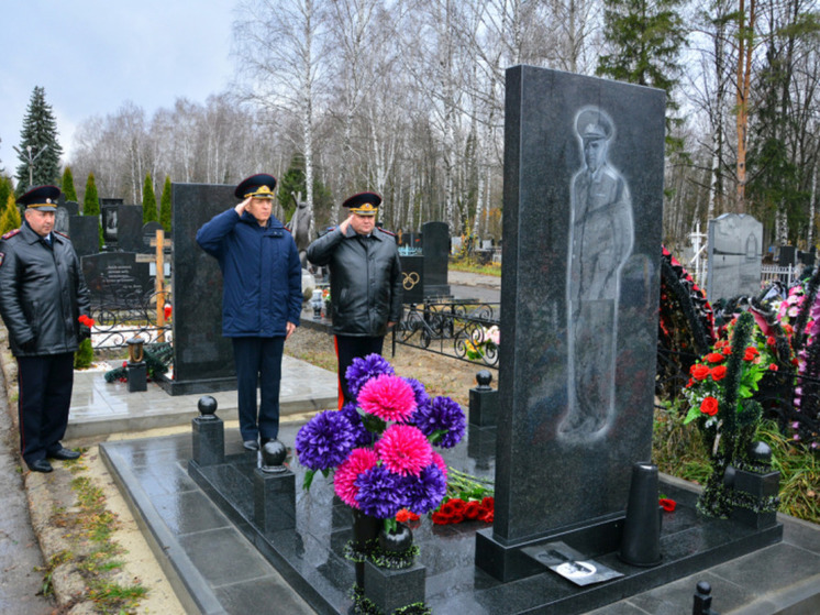 В Пензе почтили память погибших сотрудников органов внутренних дел
