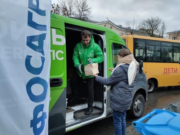 В Волхове начал работу экоавтобус по сбору вторсырья