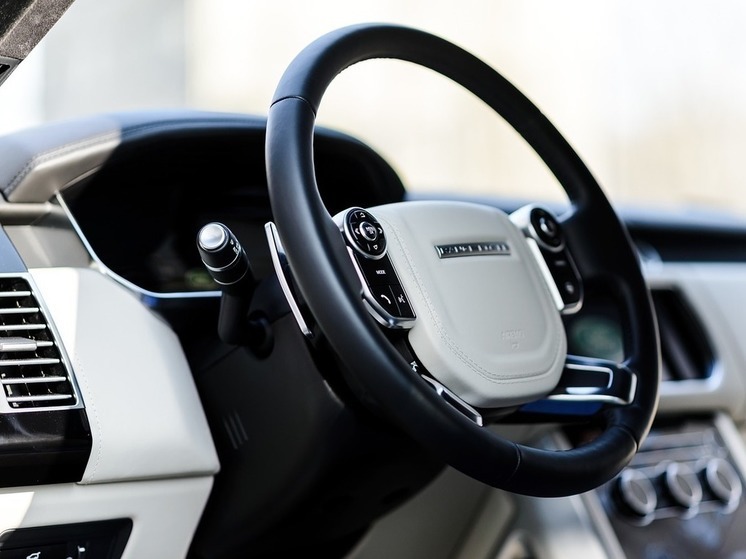 На Алтае экс-депутат испортил свой Range Rover, чтобы не отдавать его государству