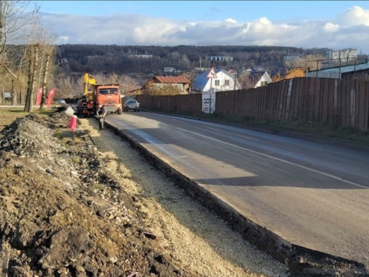 В Пензе на улице Зеленодольской устанавливается водоотводный канал
