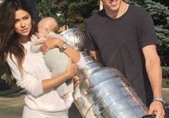 Пока Малкин поражает своей игрой в НХЛ, его жена поражает всех своей фигурой: фото красавицы