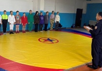 Сотрудники Росгвардии по Республике Бурятия провели патриотическое занятие для учеников подшефного кадетском класса средней школы № 47 в Улан-Удэ
