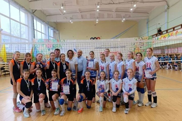 Кировские волейболистки победно выступили на выездных соревнованиях