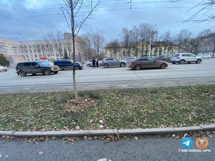 В Уфе в тройном ДТП пострадала автоледи